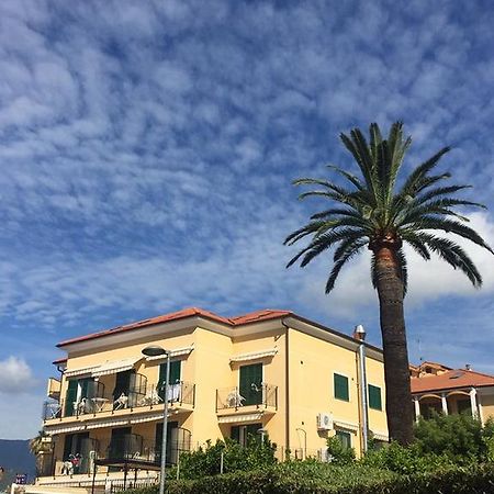 Albergo Villa Ada Borgio Verezzi Exterior photo