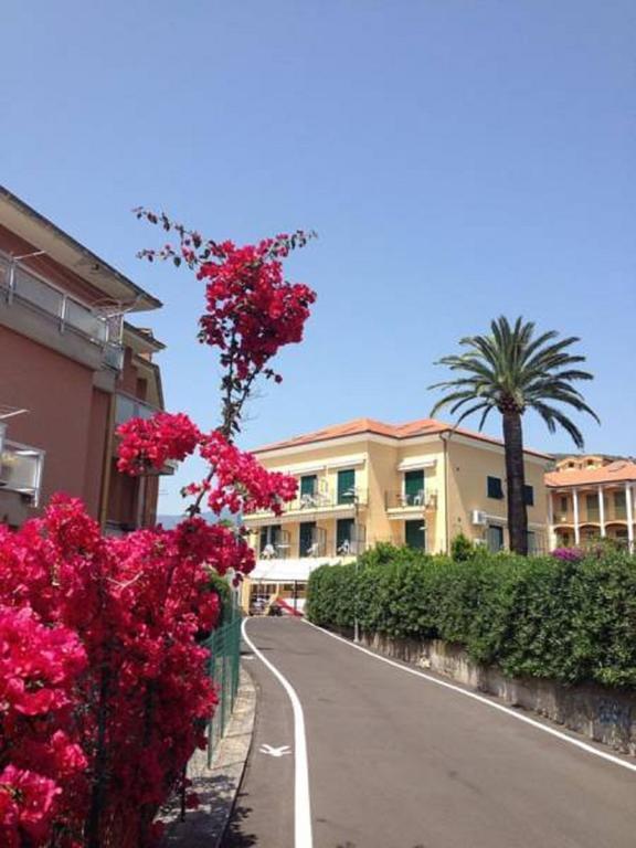 Albergo Villa Ada Borgio Verezzi Exterior photo